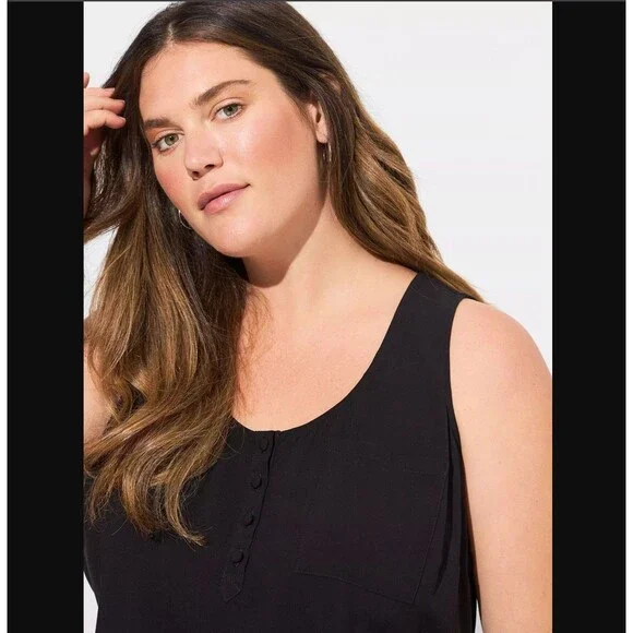 Torrid Black Challis Top 5X 28 Henley Button Sleeveless Blouse Pocket Casual NWT - Picture 4 of 8